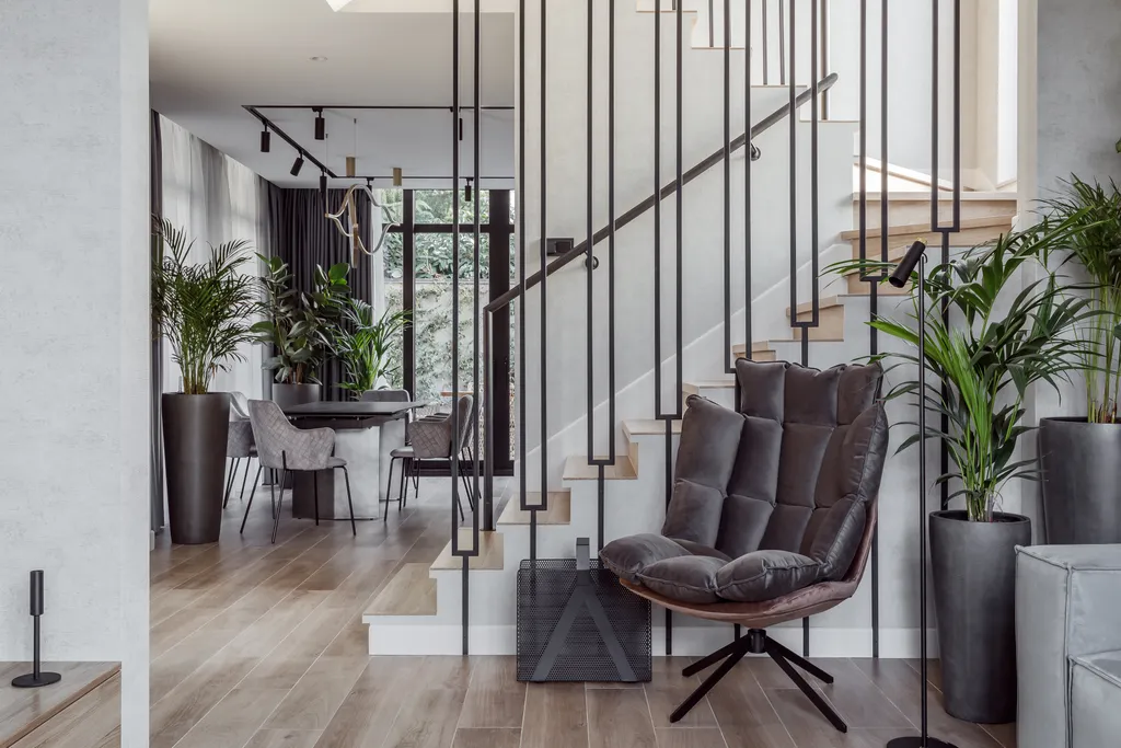 Дизайнерский трёхэтажный дом недалёко от моря