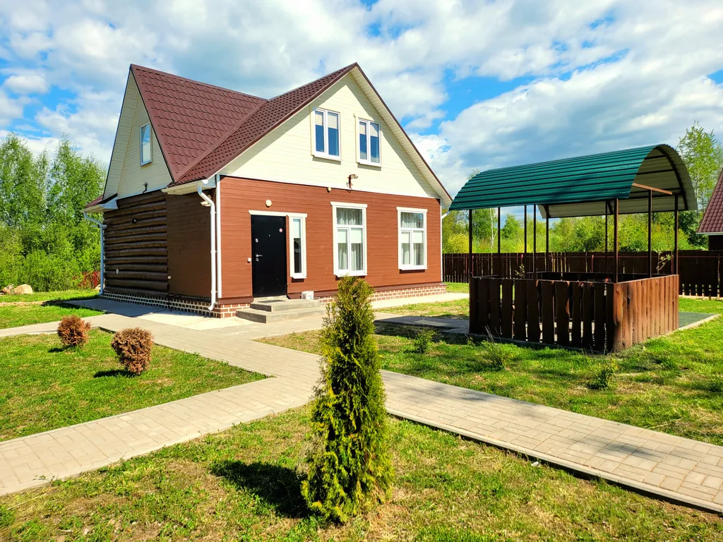 Дом с баней для большой семьи или дружной компании рядом с озером.