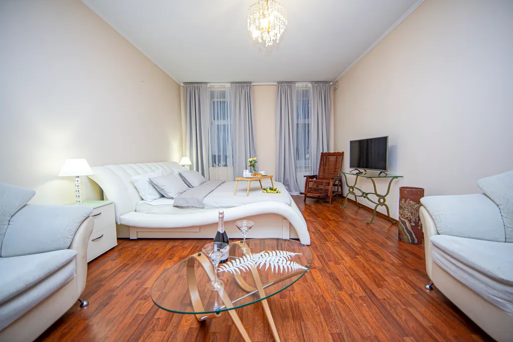 4BR Apartment next to St Isaak Cathedral