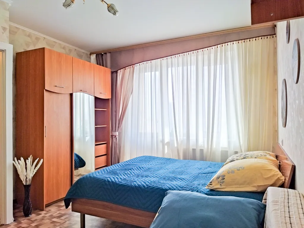 Уютная однокомнатная квартира, рядом тц, остановка — аренда посуточно в Кемерово