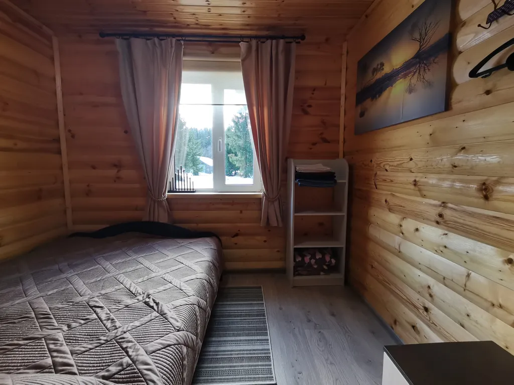 В пешей доступности магазин (900м),кaфе (50м)