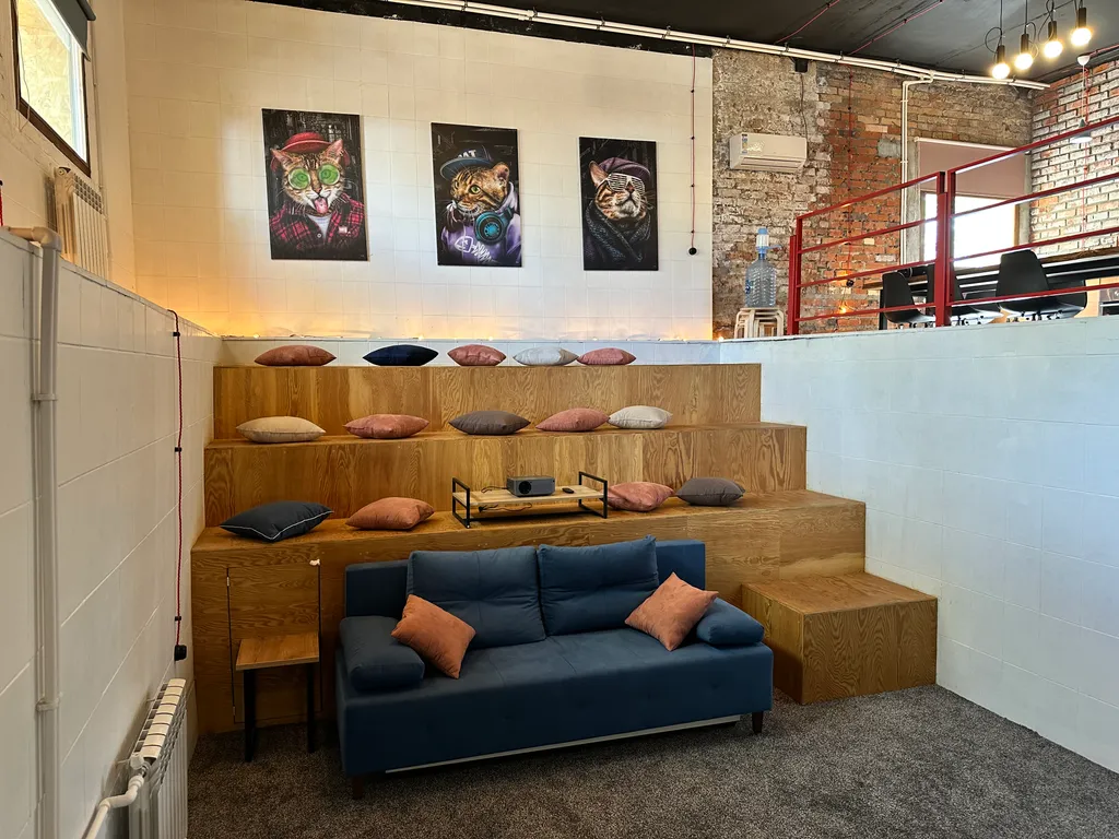 Таунхаус с кинотеатром в стиле лофт. 
3 минуты до Волги. Песчаный пляж