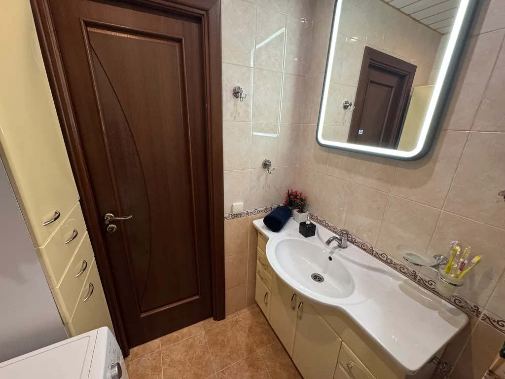 Квартира на высоком этаже в 10 минутах пешком от метро