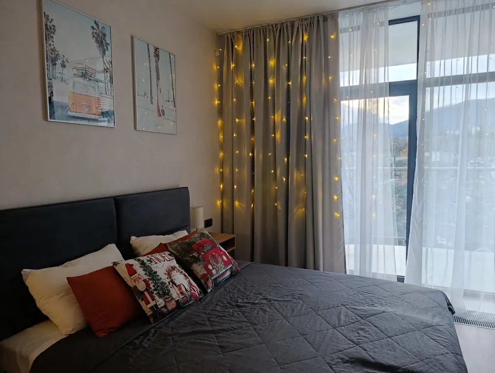 Дизайнерская студия ls-relax time с боковым видом на море с 14 этажа