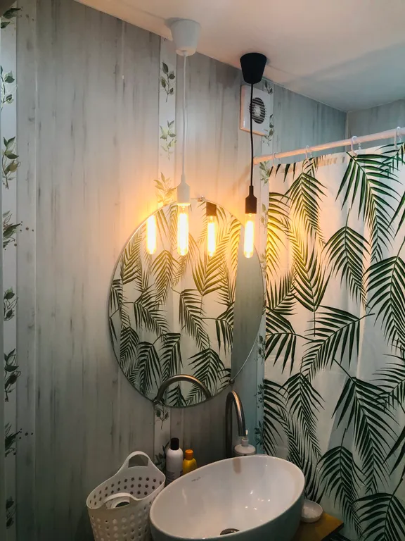 Уютная гавань у стен аквариума