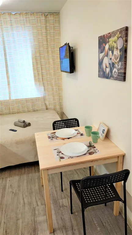 Двухместная уютная студия в 8-ми минутах ходьбы от метро