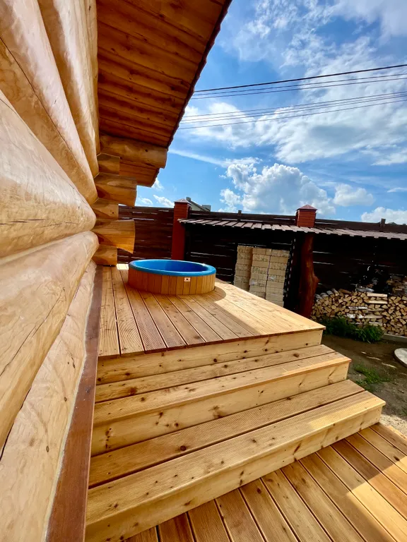 Загородный треугольный дом, с баней и чаном