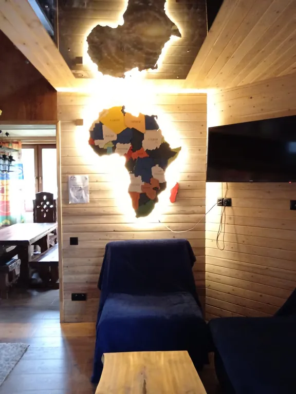 Африка - яркий коттедж для 2-3 семей