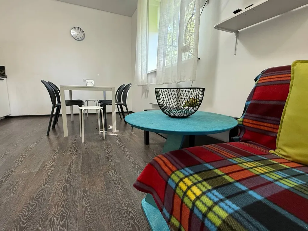 Дом в дубовой роще у реки