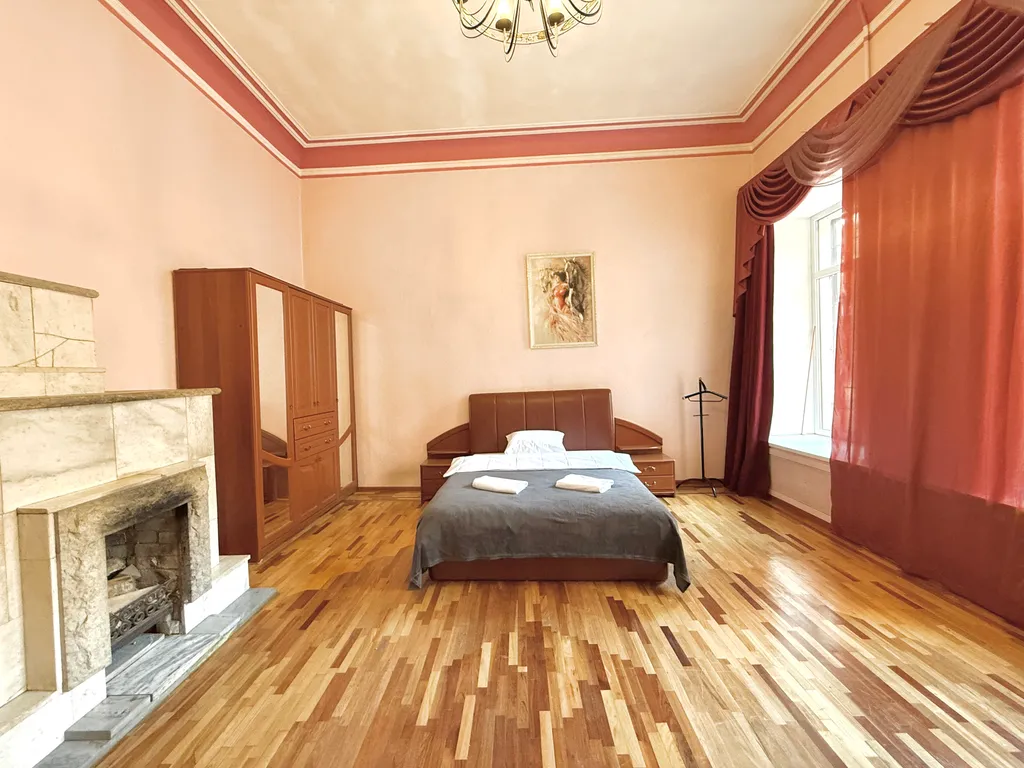 Просторная квартира в центре Санкт-Петербурга