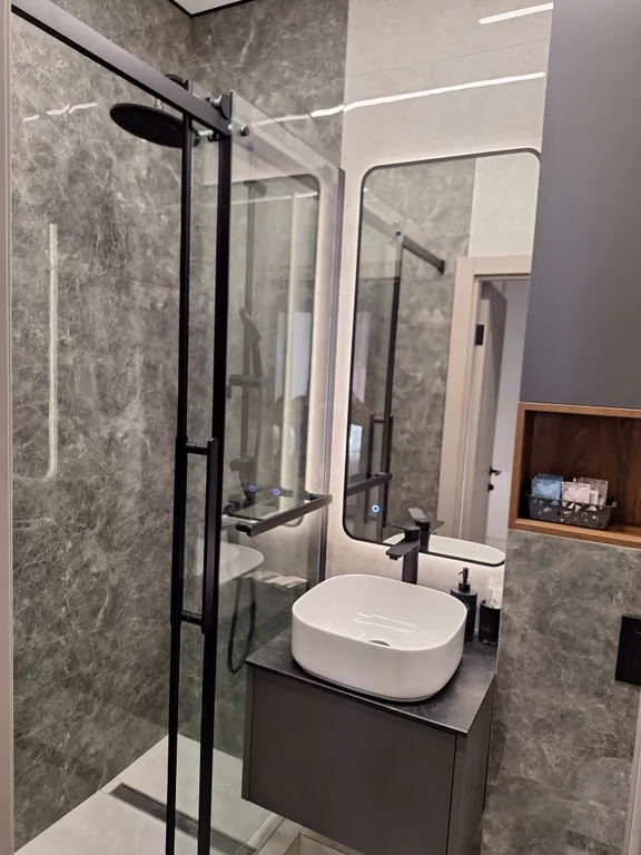 Современная двухкомнатная квартира (евротрешка) в центре города