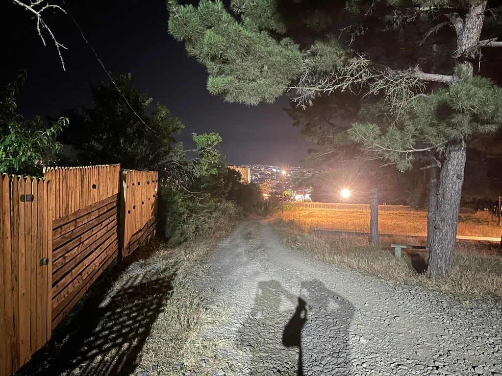 Уютный домик видом на город Дербент 5000 лет и на крепость Нарын-кала