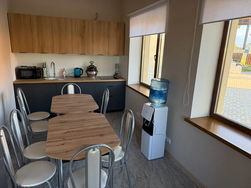 Дом с бассейном и 6 спальнями