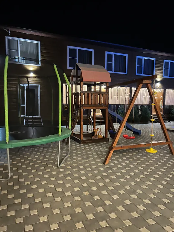 Коттедж с тёплым бассейном