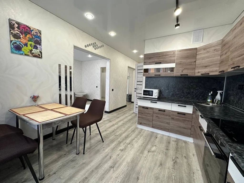 3-комнатная квартира, 5 минут до Фермер базара, Города Еды и ТЦ Окей