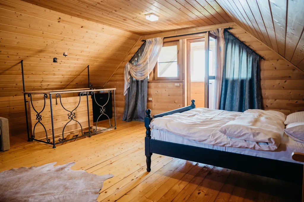 Коттедж Уютный деревянный домик на берегу пруда с баней — аренда посуточно в Киров