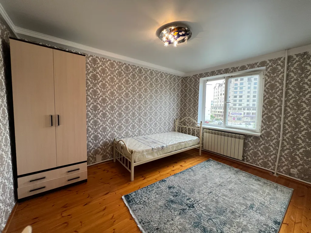 Огромная 4-комнатная квартира