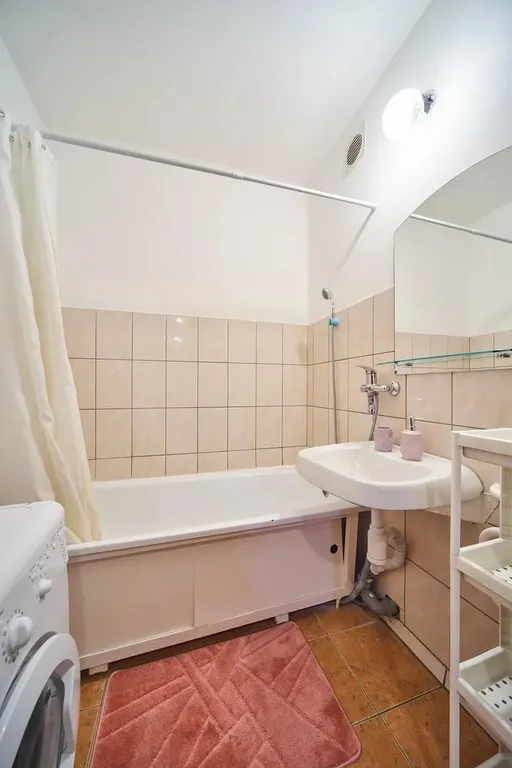 Квартира в цeнтpe Новых Xимoк