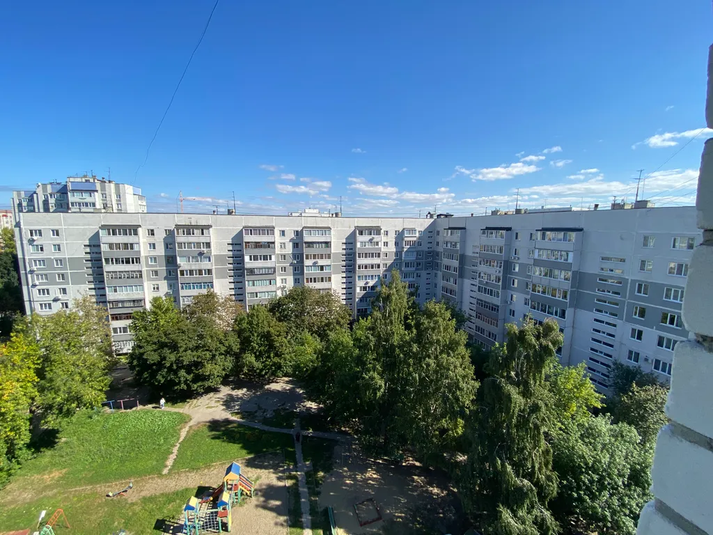 Квартира напротив увауга