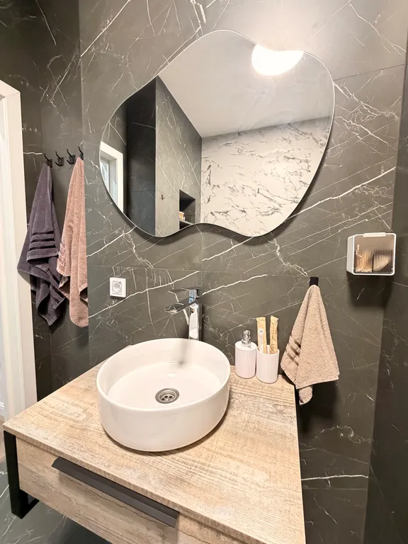 Новая однокомнатная современная квартира с видимо на город и реку