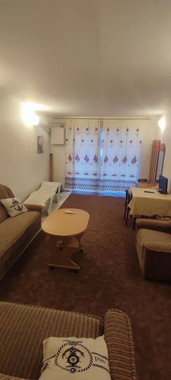 Двухэтажный эллинг на берегу моря