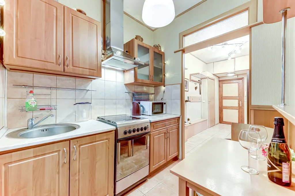 Ryss' 2BR Apt on Nevsky 136