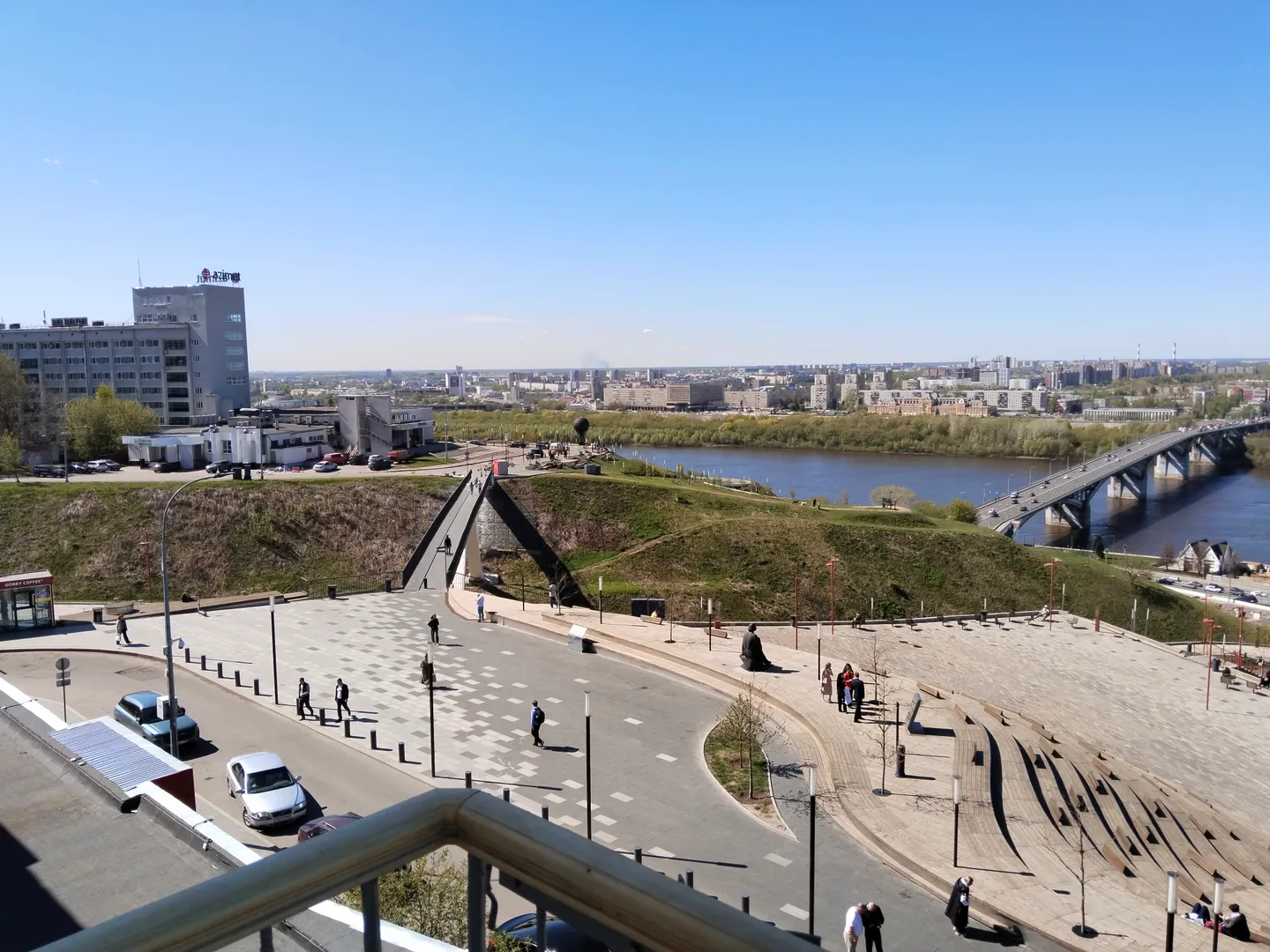 Вид с балкона влево 
