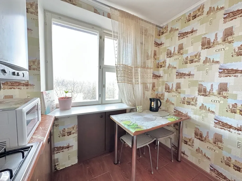 У Ледового дворца