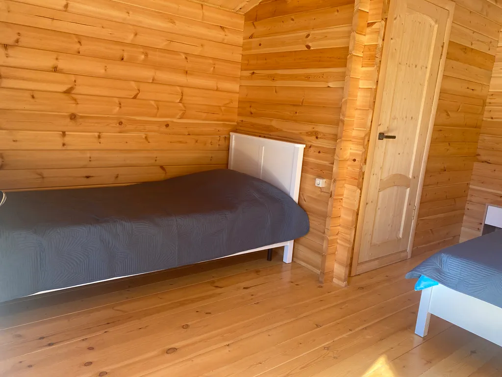 Коттедж у водопада