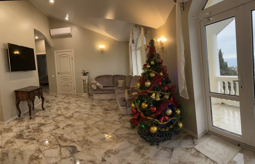 Верхний этаж дома с панорамным видом на море