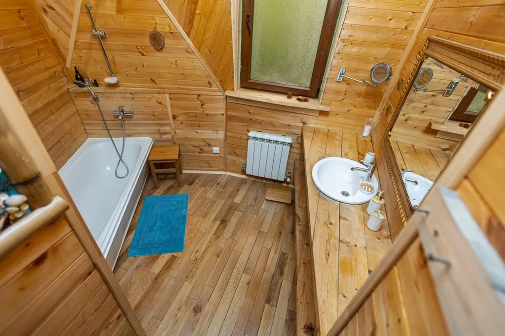 Купольный дом для большой компании с шикарным фруктовым садом