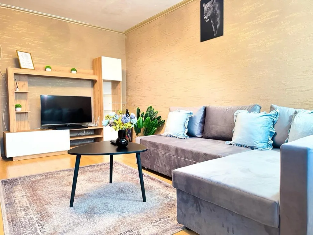 Двухуровневая квартира, бильярд в подарок