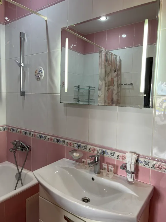 Квартира с видом на море и горы в центре Адлера