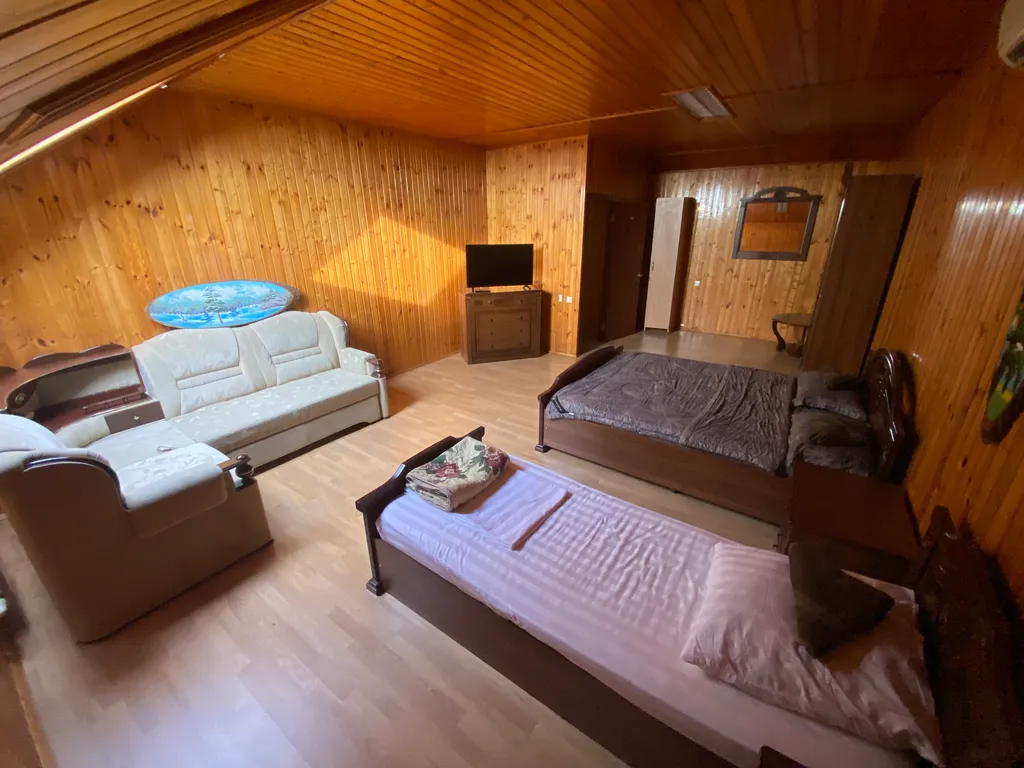 Коттедж Коттедж с сауной и бассейном — Красный