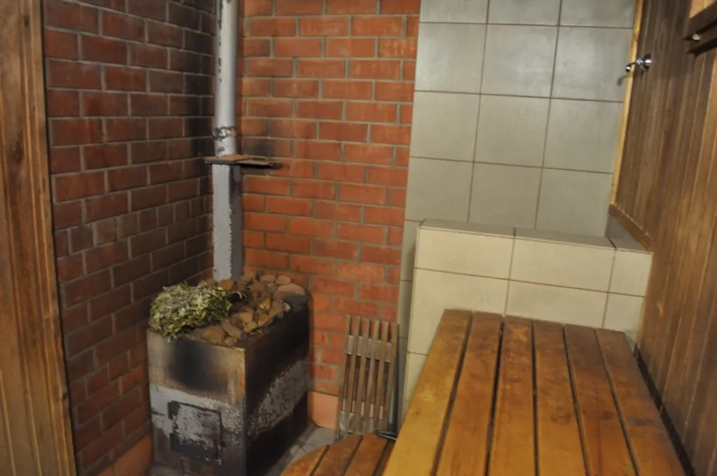 Дом-коттедж на берегу реки