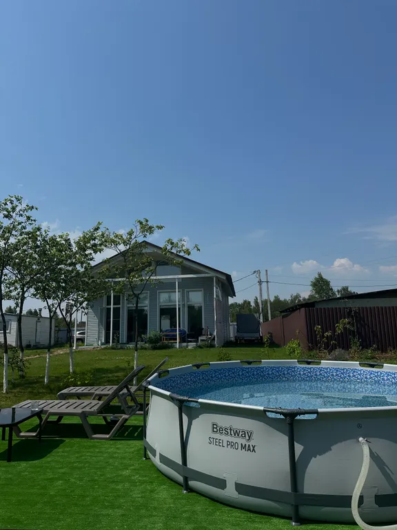 Дом с панорамными окнами и баней