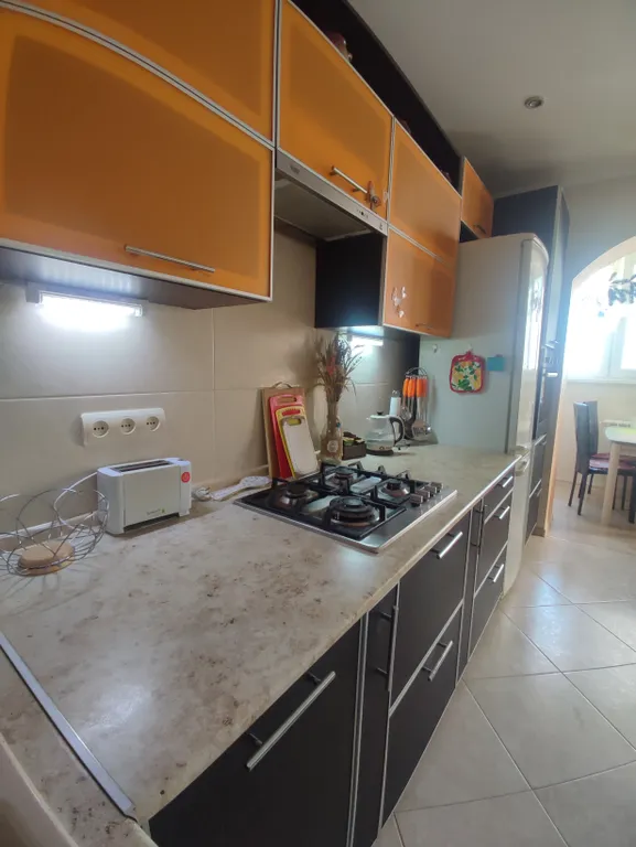 Трешка в центре города с охраняемой парковкой