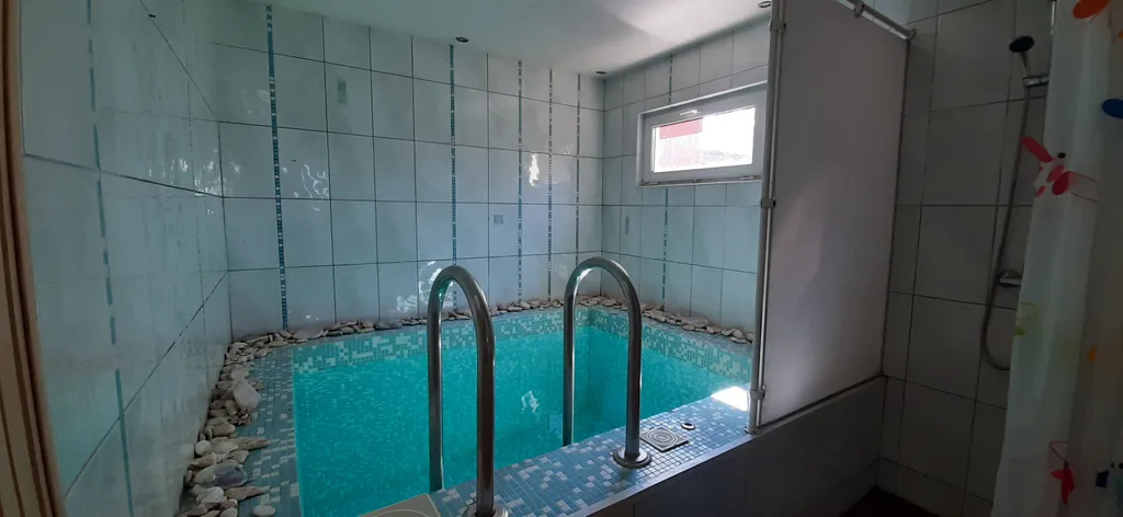 Загородный дом в черте города с русской баней