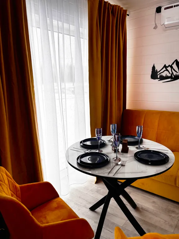 Домик у озера с купелью