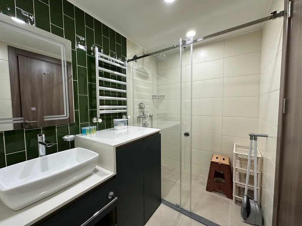 Апартамент с джакузи и большой верандой у моря