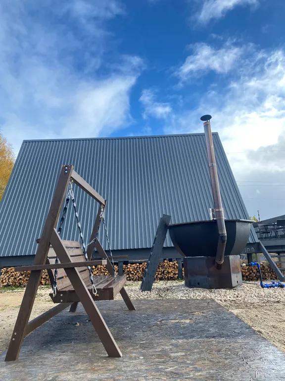 Загородный дом с чаном и панорамным видом на озеро