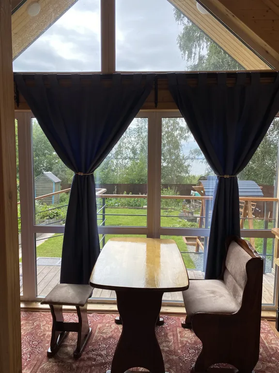 Домик у озера