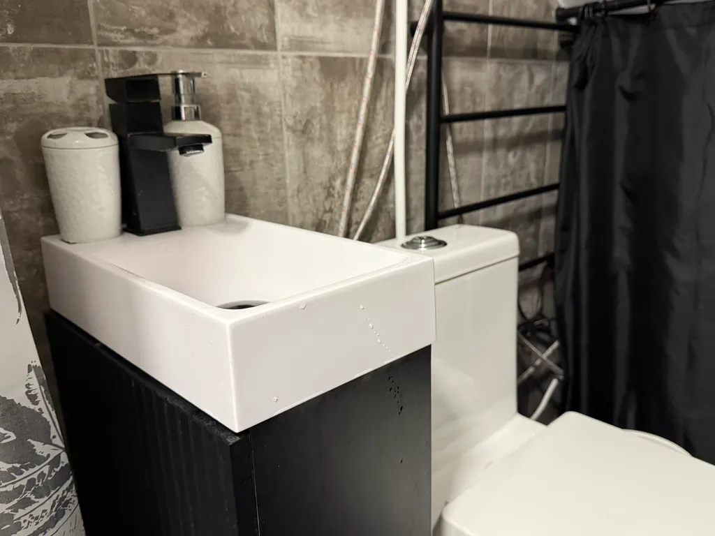 Уютная комната с отдельным входом в центре города