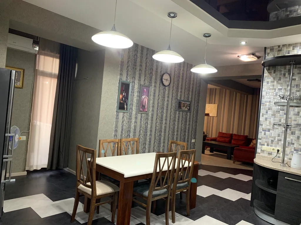 Большая квартира в старом городе