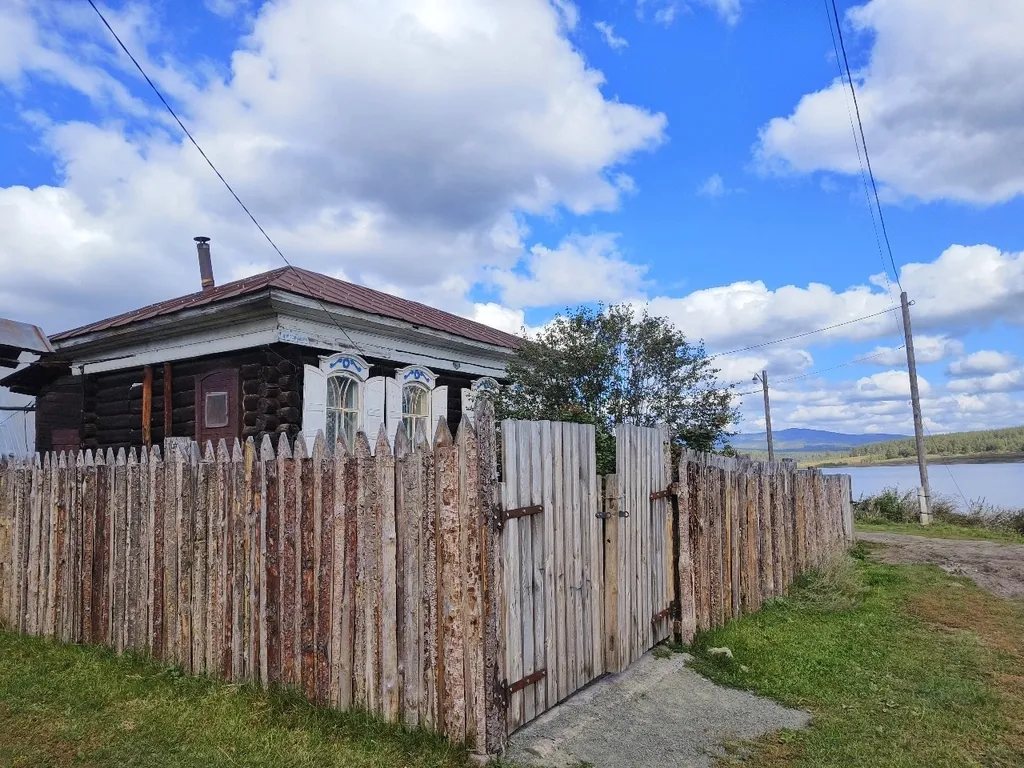 Деревенский дом с печью