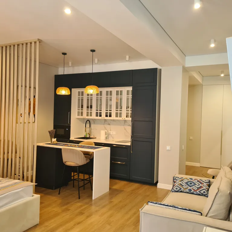 Квартира Дизайнерская квартира-студия у моря с видом на бассейн — Севастополь