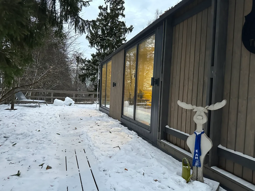 Коттедж Домик Хирви уютный коттедж на отдельном участке с вековыми деревьями — Москва