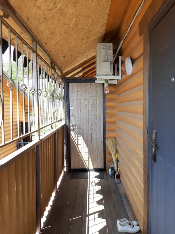 Студия с балконом и панорамным видом на море