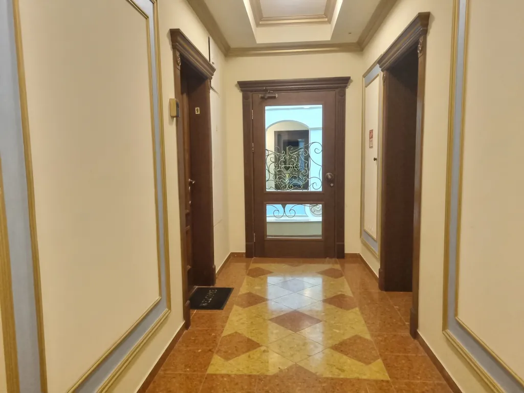 Aпаpтaмeнт c баcсейном и теpрaсой нa набеpeжной