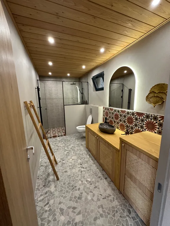 Коттедж Сосновый с джакузи на террасе